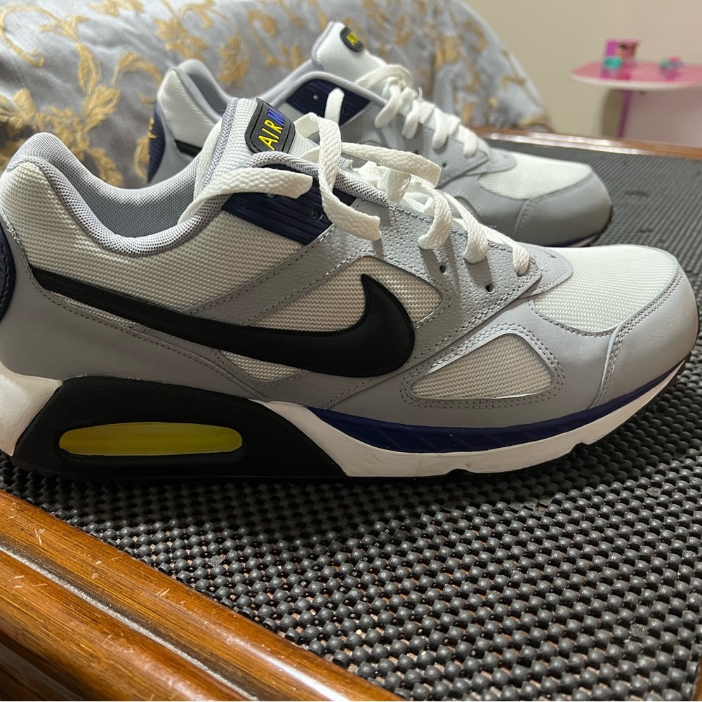 Almost new worm 1 time nice shoes